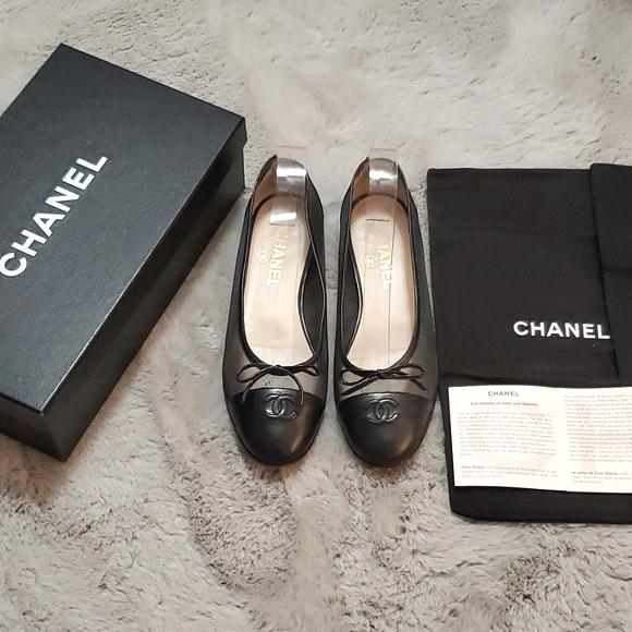 CHANEL Black Flats with Bow Detail - Picture 1 of 16